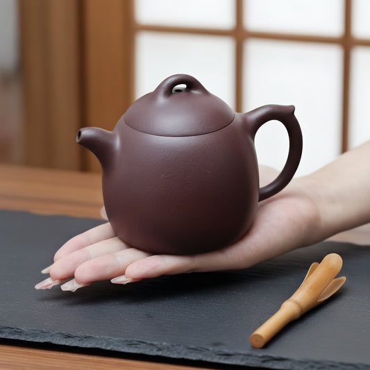 Power and Stability Yixing Teapot (Qin Weight Style) & Tea Pets