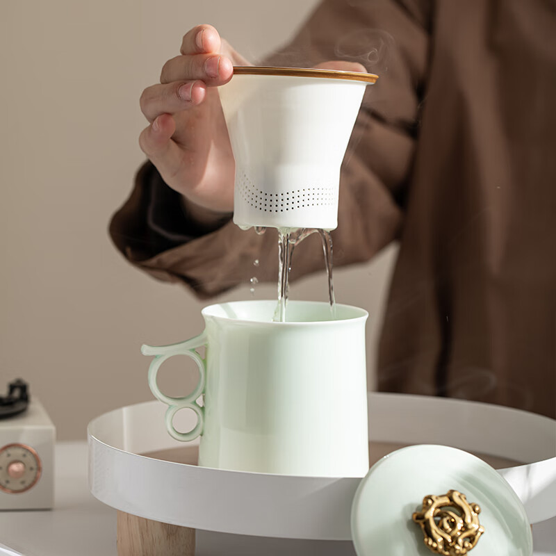 Chi Dragon Brewing Tea Cup