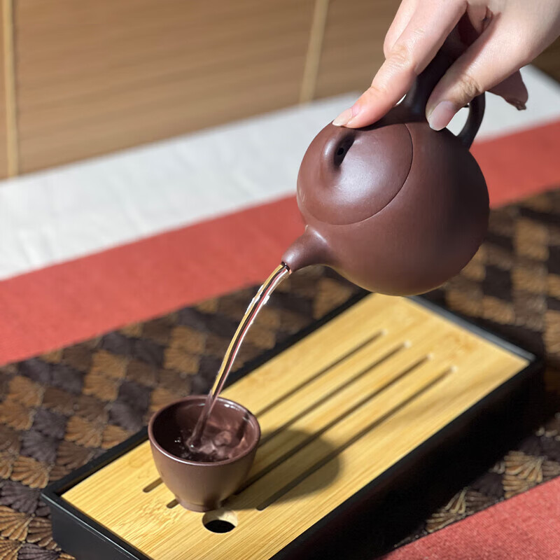 Power and Stability Yixing Teapot (Qin Weight Style) & Tea Pets