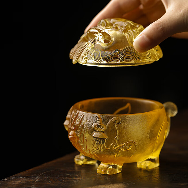 Suanni Lion of Amber and Sandalwood Incense Burner
